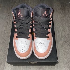 Pink Quartz mid Air Jordan 1